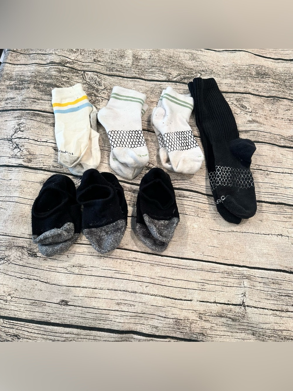 Lot of 7 Pairs of Women’s Bombas Socks - 1 Crew, 3 Quarter, 3 No-Show Size M